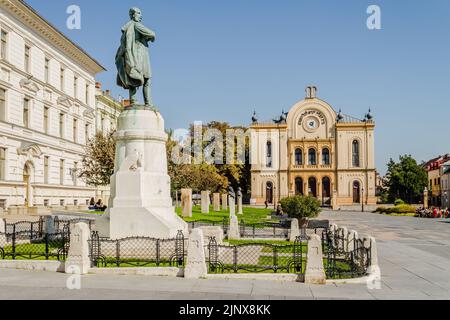 Pecs, Hongrie - 06 octobre 2018 : statue de Lajos Kossuth à Pecs, Hongrie. Banque D'Images