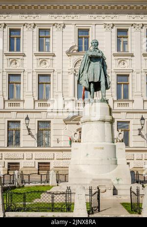 Pecs, Hongrie - 06 octobre 2018 : statue de Lajos Kossuth à Pecs, Hongrie. Banque D'Images