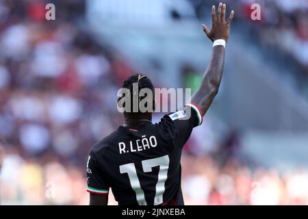 Rafael Leao de l'AC Milan gestes pendant la série Un coléoptère entre l'AC Milan et Udinese Calcio au Stadio Giuseppe Meazza sur 13 août 2022 à Milan, Italie . Banque D'Images