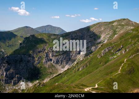 La vue depuis le sentier de randonnée entre Kasprowy Wierch et Krzesanica près de Zakopane dans la Tatry polonaise, Pologne Banque D'Images