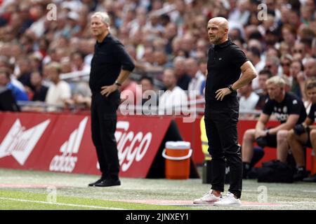 AMSTERDAM - (lr) l'entraîneur du FC Groningen Frank Wormuth, l'entraîneur de l'Ajax Alfred Schreuder lors du match néerlandais entre Ajax Amsterdam et le FC Groningen à l'aréna Johan Cruijff sur 14 août 2022 à Amsterdam, pays-Bas. ANP MAURICE VAN STEEN Banque D'Images