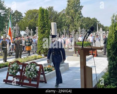 Le commissaire de Garde Drew Harris assiste à la commémoration en 100th du révolutionnaire irlandais Michael Collins et de l'ancien ministre Arthur Griffith au cimetière Glasnevin de Dublin. Date de la photo: Dimanche 14 août 2022. Banque D'Images