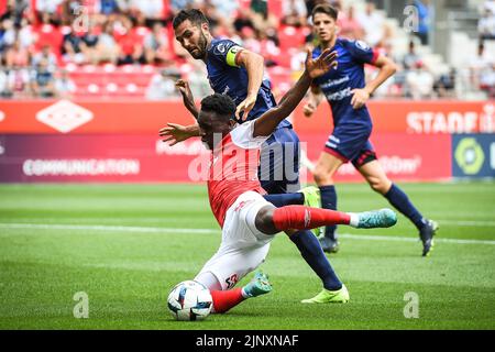 Reims, France, France. 14th août 2022. Florent OGIER de Clermont et Folarin BALOGUN de Reims pendant le match de Ligue 1 entre le Stade de Reims et Clermont pied 63 au stade Auguste Delaune sur 14 août 2022 à Reims, France. (Image de crédit : © Matthieu Mirville/ZUMA Press Wire) Banque D'Images