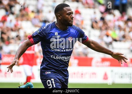 Reims, France, France. 14th août 2022. Jeremie BELA de Clermont célèbre son but lors du match de Ligue 1 entre le Stade de Reims et Clermont foot 63 au stade Auguste Delaune sur 14 août 2022 à Reims, France. (Image de crédit : © Matthieu Mirville/ZUMA Press Wire) Banque D'Images