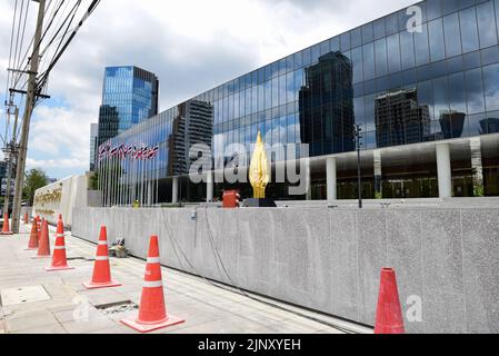 Bangkok, Bangkok, Thaïlande. 14th août 2022. Le Centre national des congrès Queen Sirikit (QSNCC), un centre des congrès situé au cœur de Bangkok, est en cours de rénovation pour accueillir les dirigeants économiques de l'APEC au ''APEC Thailand 2022'' de la coopération économique Asie-Pacifique (APEC). La devise de la réunion était « ouverte. Connectez. Balance.'' en novembre 2022, la Thaïlande avait déjà accueilli la réunion de l'APEC en 2003 et 1992. (Credit image: © Teera Noisakran/Pacific Press via ZUMA Press Wire) Banque D'Images