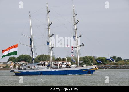 Arrivée sur la Tamise NS TARANGINI A75, le navire de formation à la voile de la Marine indienne, séjournant à West India Doc et visitant Londres dans le cadre des événements #IndiaAt75 / #AzadiKaAmritMahotsSAV. Banque D'Images