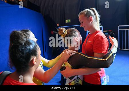 La gymnaste belge Lisa Vaelen célèbre lors de la finale de la voûte féminine à la finale de l'appareil féminin des Championnats d'Europe de gymnastique artistique Munich 2022, à Munich, en Allemagne, le dimanche 14 août 2022. La deuxième édition des Championnats d'Europe a lieu du 11 au 22 août et comporte neuf sports. BELGA PHOTO ERIC LALMAND Banque D'Images