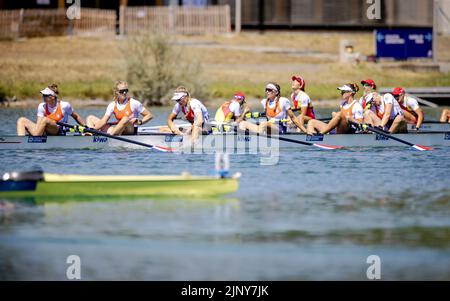 MUNICH - Aniek van Veenen, Véronique Meester, Ymkje Clevering, Tinka Eline Offereins, Roos de Jong, Marloes Oldenburg, Catherine Drenth, Laila Youssifou et Gezineke Charlotte Benthe Boonstra en action lors de la finale des huit épreuves d'aviron des femmes le quatrième jour du Multi-EC. La ville allemande de Munich accueillera en 2022 un championnat européen combiné de divers sports. ANP ROBIN VAN LONKHUIJSEN Banque D'Images