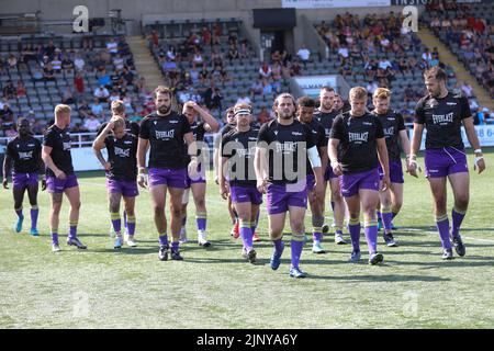 Newcastle, Royaume-Uni. 08th juillet 2022. Les joueurs de Newcastle Thunder terminent leur échauffement avant le match DE BETFRED Championship entre Newcastle Thunder et Leigh Centurion à Kingston Park, Newcastle, le dimanche 14th août 2022. (Credit: Chris Lishman | MI News) Credit: MI News & Sport /Alay Live News Banque D'Images