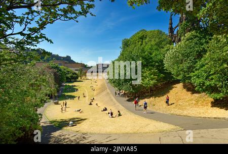EDINBURGH CITY SCOTLAND PRINCES STREET GARDENS MANQUE DE PRÉCIPITATIONS PAR TEMPS CHAUD EN ÉTÉ Banque D'Images