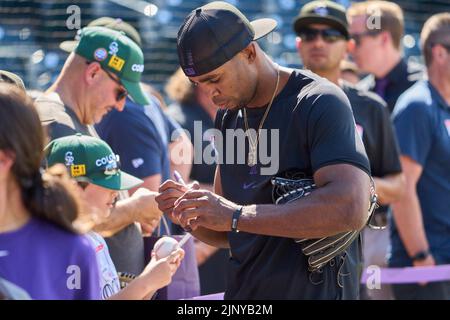13 août 2022 : Wynton Bernard, le péroné du centre du Colorado (36) pendant la pratique de la batte avec les diamants de l'Arizona et les Rocheuses du Colorado, qui se sont tenus à Coors Field, à Denver Co. David Seelig/Cal Sport Medi Banque D'Images