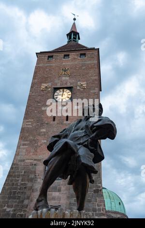 Nuremberg, Bavière, Allemagne, 9 juillet 2022 Tour blanche historique dans la vieille ville Banque D'Images