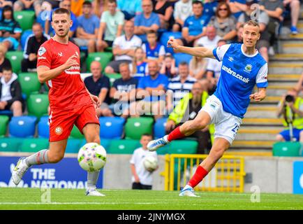 Eetu Vertainen en action - Linfield vs Portatown, Windsor Park Belfast, dimanche 14th août 2022 Banque D'Images