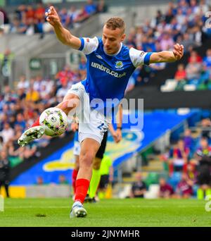 Eetu Vertainen en action - Linfield vs Portatown, Windsor Park Belfast, dimanche 14th août 2022 Banque D'Images