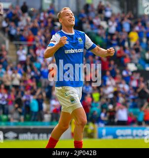 Eetu Vertainen Goal Celebration - Linfield vs Portatown, Windsor Park Belfast, dimanche 14th août 2022 Banque D'Images