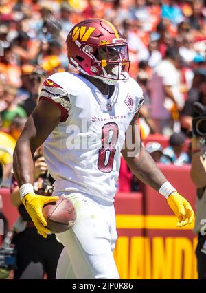 13 août 2022 : Washington Commanders en arrière Brian Robinson (8) pendant le match de pré-saison entre les Panthers de Caroline et les Washington Commanders a joué à Fed ex Field à Landover, MD. Photographe: Cory Royster Banque D'Images