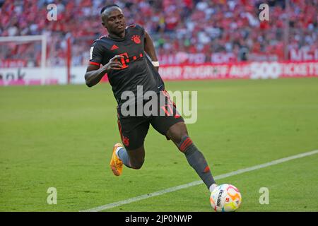 Munich, Allemagne. 14th août 2022. Sadio Mane du Bayern Munich participe au match de football allemand de la première division Bundesliga entre le FC Bayern Munich et le VfL Wolfsburg à Munich, Allemagne, le 14 août 2022. Credit: Philippe Ruiz/Xinhua/Alay Live News Banque D'Images