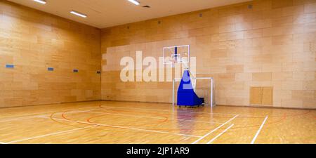 Salle de sport vide pour le basket-ball, le volley-ball ou le futsal Banque D'Images