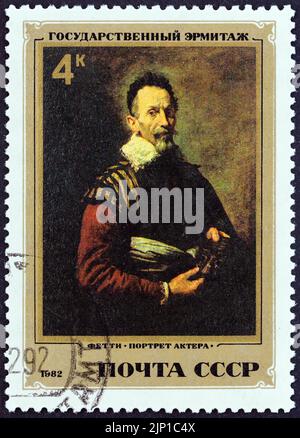 URSS - VERS 1982: Un timbre imprimé en URSS à partir de l'édition "peintures italiennes dans le Musée de l'Ermitage" montre Portrait d'un acteur (Domenico Fetti). Banque D'Images