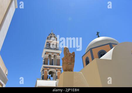 La cathédrale Saint-Jean-Baptiste est une paroisse de l'église catholique romaine de Fira Thera, sur l'île de Santorin en Grèce, les îles Cyclades Banque D'Images