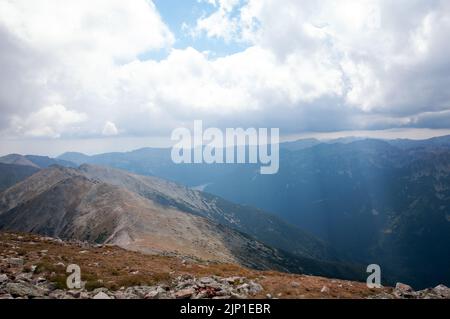 Vue depuis les parties hautes de la montagne de Rila en Bulgarie, Banque D'Images