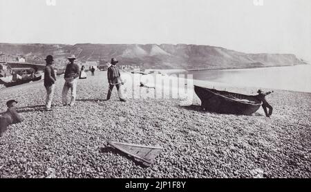 Île de Portland, Manche. La plage de Chesil, vue ici au 19th siècle. De la côte, un album de photos de photos du chef des lieux d'intérêt de la mer en Grande-Bretagne et en Irlande publié Londres, 1895, par George Newnes Limited. Banque D'Images