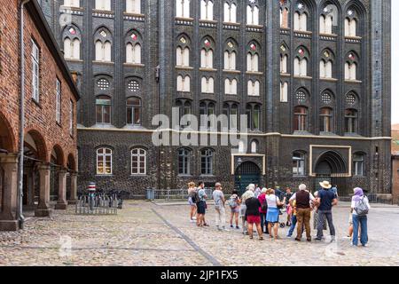 Lubeck, Allemagne - 30 juillet 2022 : visite guidée de l'hôtel de ville de Lubeck dans le Schleswig-Holstein dans le nord de l'Allemagne Banque D'Images