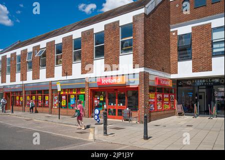 Iceland Foods Supermarket d'aliments surgelés sur High Street, Rickmansworth Hertfordshire, Angleterre, Royaume-Uni Banque D'Images