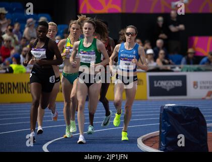 05-8-22 - Laura Muir, Écosse, avec Ciara Megeean et Manqabang Tsibela dans la course ronde 1 de 1500 mètres aux Jeux du Commonwealth de Birmingham 2022 à Alex Banque D'Images