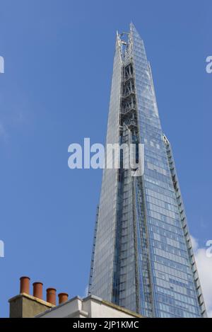 Londres, Angleterre, Royaume-Uni. Le Shard (32 London Bridge St) vu de Borough High Street (A2) Banque D'Images