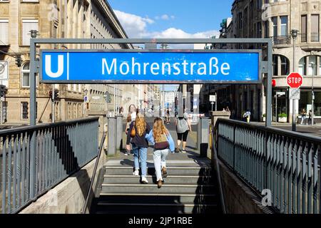 Mohrenstraße, station de métro, rue dans le centre de Berlin, Allemagne Banque D'Images