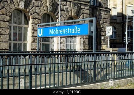 Mohrenstraße, station de métro, rue dans le centre de Berlin, Allemagne Banque D'Images