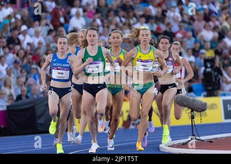 07-8-22 - Ciara Mageean, Irlande du Nord, Linden Hall, Australie, et Laura Muir, L'Écosse dans la finale des femmes de 1500 mètres au Birmingham 2022. Banque D'Images