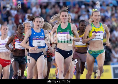 07-8-22 - Ciara Mageean, Irlande du Nord, Linden Hall, Australie, et Laura Muir, L'Écosse dans la finale des femmes de 1500 mètres au Birmingham 2022. Banque D'Images