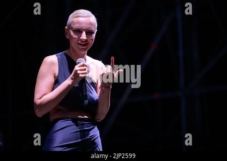 Montignoso, italie - 14 août 2022 : Arisa Perform onn stage du festival Arena della Versilia. Banque D'Images