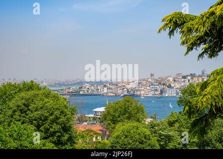 Vue panoramique du côté asiatique ou du côté anatolien d'Istanbul, y compris les quartiers de Kadikoy et d'Uskudar depuis le palais de Topkapi. Banque D'Images