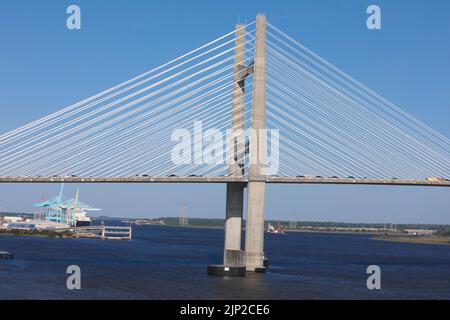 Point contre le pont Dames un ciel bleu à Jacksonville en Floride Banque D'Images