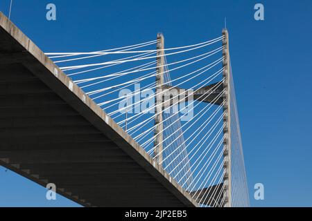 Point contre le pont Dames un ciel bleu à Jacksonville en Floride Banque D'Images