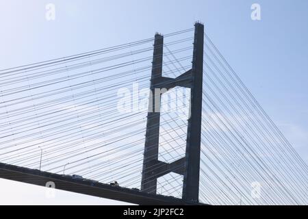 Point contre le pont Dames un ciel bleu à Jacksonville en Floride Banque D'Images