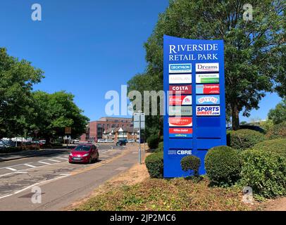 Panneau indiquant les noms des points de vente du Riverside Retail Park, Victoria Road, Chelmsford, Essex, Royaume-Uni. Banque D'Images