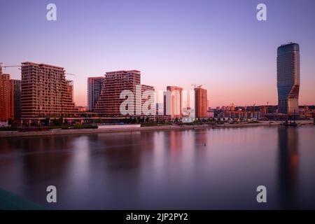 Belgrade Waterfront, quartier résidentiel moderne sur la rive de la rivière Sava, nouveau centre-ville sur la rivière Banque D'Images