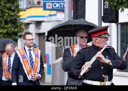 Ballymena, Royaume-Uni, 25th juin 2022. Flûte du groupe Kellswater avec les membres de l'ordre Orange à Broadway pendant la mini-douzième année. Banque D'Images