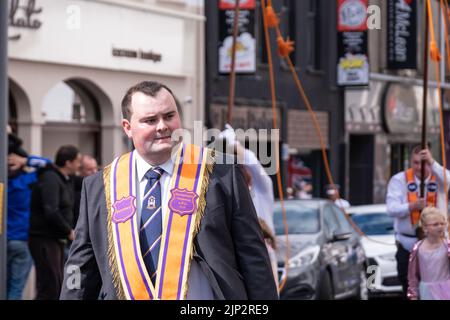 Ballymena, Royaume-Uni, 25th juin 2022. Membre de Manorcunningham Temperance Loyal Orange Lodge à la mini-douzième année. Banque D'Images