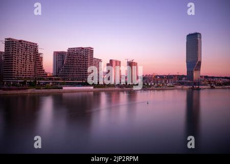 Belgrade Waterfront, quartier résidentiel moderne sur la rive de la rivière Sava, nouveau centre-ville sur la rivière Banque D'Images