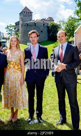 Vaduz, Liechtenstein. 15th août 2022. La princesse Marie Caroline du Liechtenstein, le prince Georg du Liechtenstein et le prince Joseph Wenzel du Liechtenstein (l-r) à Vaduz, on 15 août 2022, assistant à la messe catholique dans la prairie à l'occasion de la journée nationale du Liechtenstein crédit: Albert Nieboer/Netherlands OUT/point de vue OUT/dpa/Alay Live News Banque D'Images