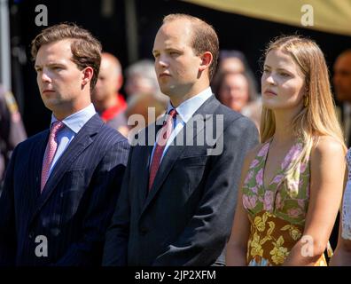 Vaduz, Liechtenstein. 15th août 2022. Prince Joseph Wenzel du Liechtenstein, Princesse Marie Caroline du Liechtenstein, Prince Georg du Liechtenstein à Vaduz, on 15 août 2022, assistant à la messe catholique dans la prairie à l'occasion de la journée nationale du Liechtenstein crédit: Albert Nieboer/pays-Bas OUT/point de vue OUT/dpa/Alay Live News Banque D'Images