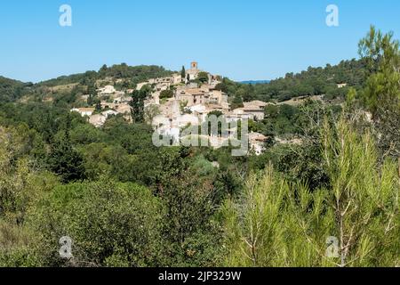 Vue sur le village d'Aragon près de Carcassonne dans le sud de la France. Banque D'Images