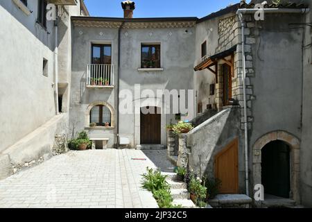 Une ancienne maison à Cusano Mutri, un village médiéval dans la province de Benevento en Campanie Banque D'Images