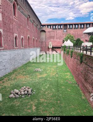 La cour du château de Sforza à Milan, en Italie, un jour ensoleillé Banque D'Images