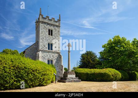 Été midi à l'église Saint-Laurent près de Salisbury, Wiltshire, Angleterre. Banque D'Images
